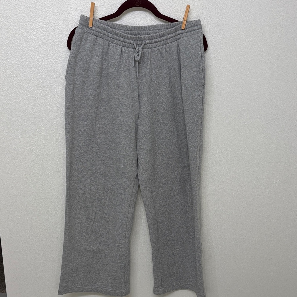 Old Navy Womens high rise, wide leg Gray Sweatpants